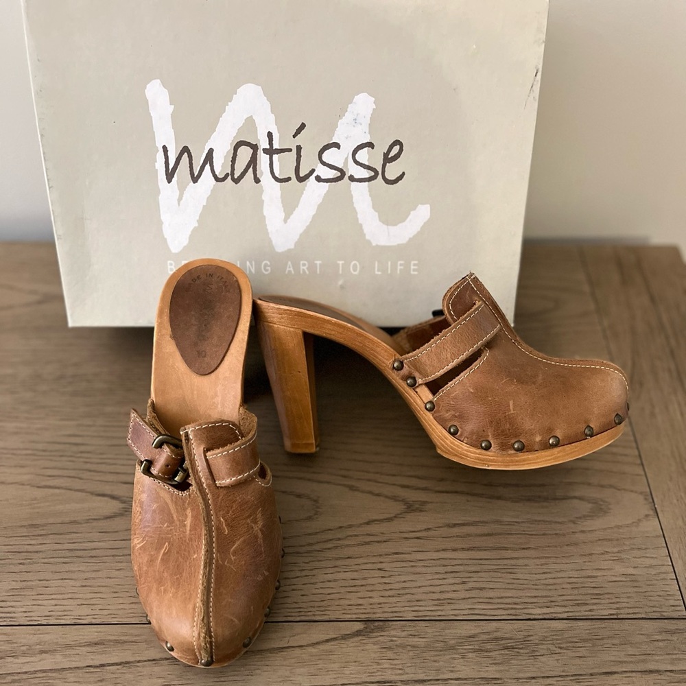 Matisse Tan Leather Studded Wooden Clogs